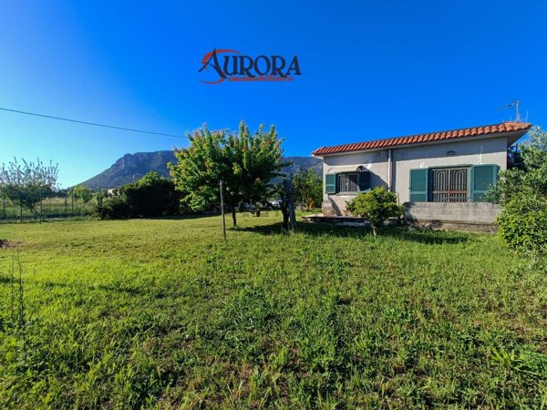 casa indipendente in vendita a Terracina