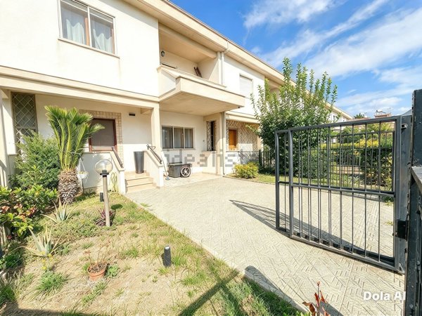 casa indipendente in vendita a Terracina in zona Hermada
