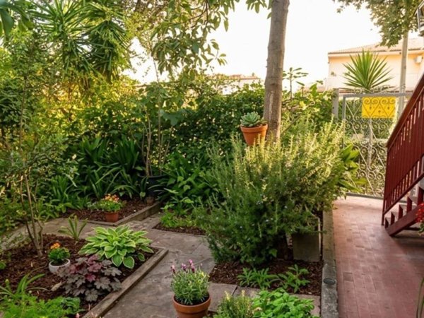 casa indipendente in vendita a Terracina in zona Hermada