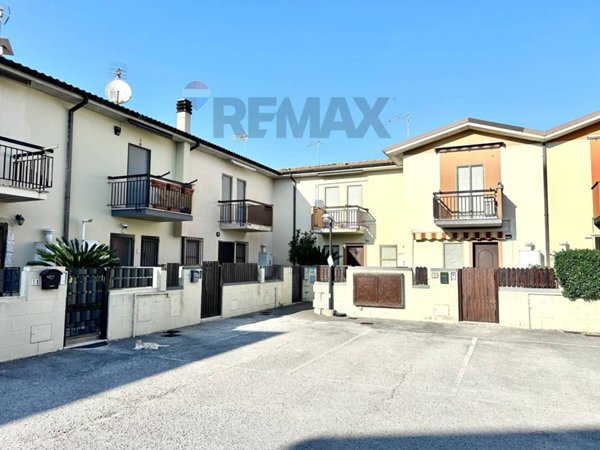casa indipendente in vendita a Terracina in zona Hermada