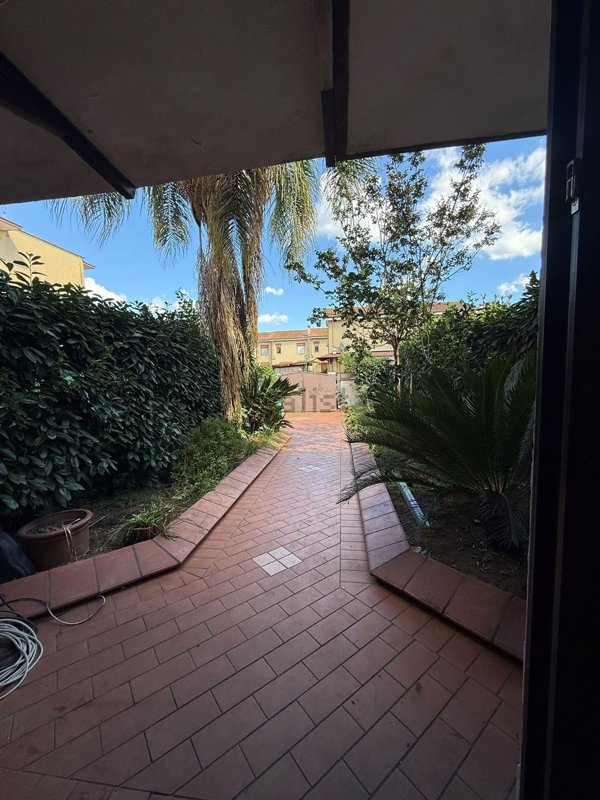 casa indipendente in vendita a Terracina in zona Hermada