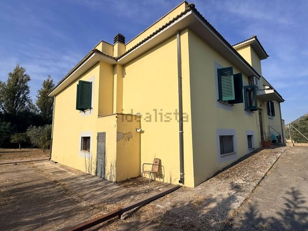 casa indipendente in vendita a Terracina in zona Casaletti