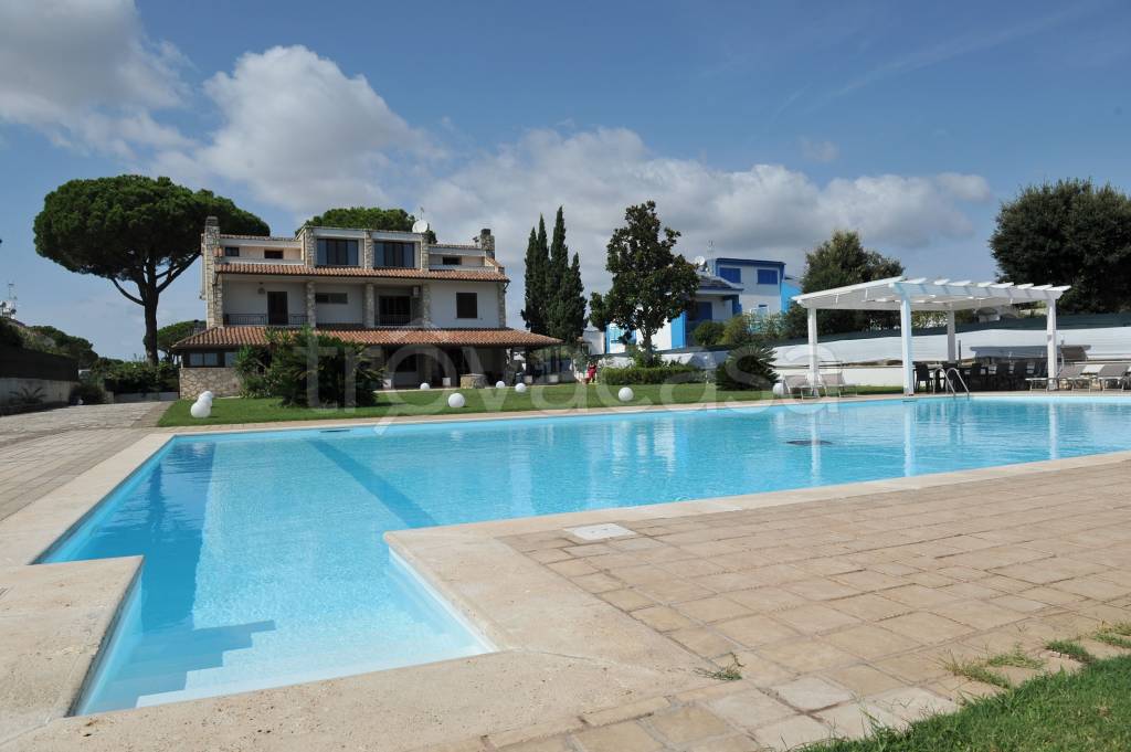 casa indipendente in vendita a Terracina