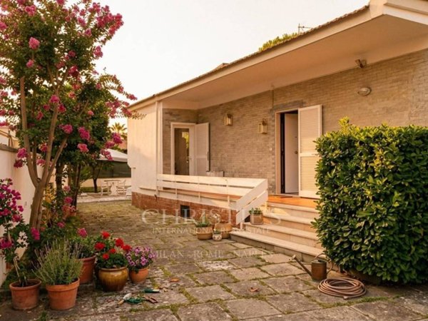 casa indipendente in vendita a Terracina
