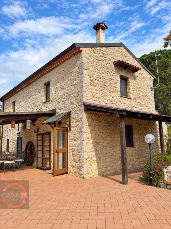 casa indipendente in vendita a Terracina