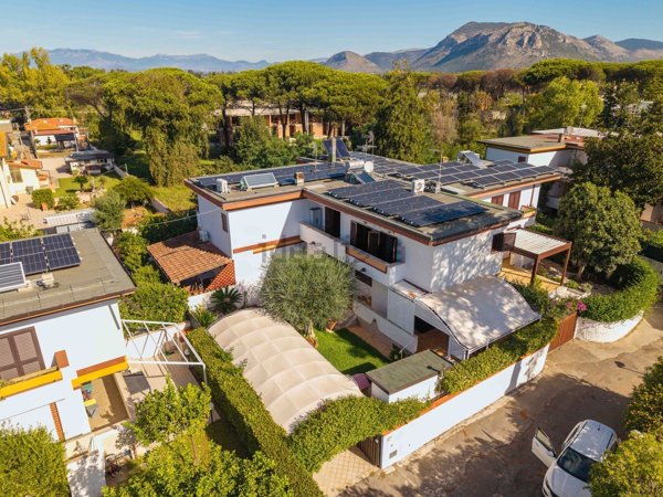 casa indipendente in vendita a Terracina