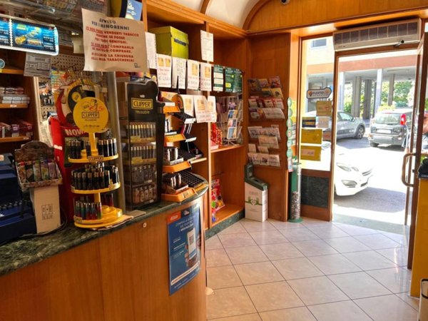 locale commerciale in vendita a Terracina