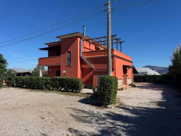 casa indipendente in vendita a Terracina