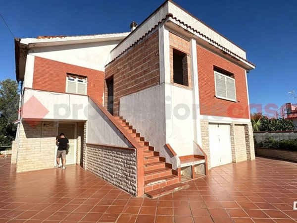 casa indipendente in vendita a Terracina