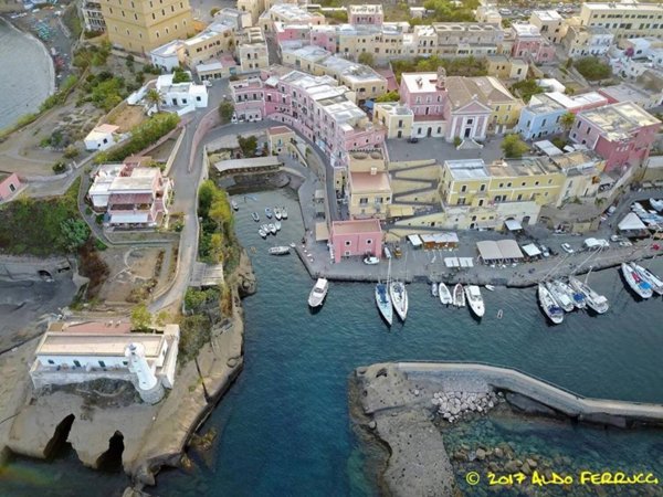 negozio in vendita a Ventotene