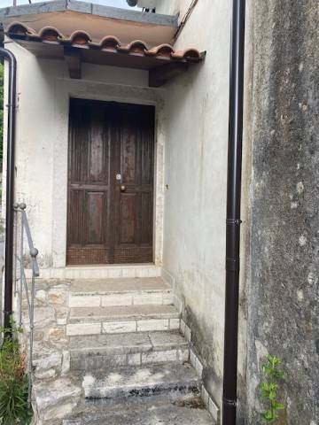intera palazzina in vendita ad Acquafondata
