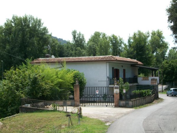 casa indipendente in vendita ad Alatri