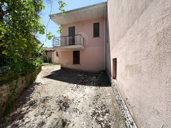 casa indipendente in vendita ad Alatri