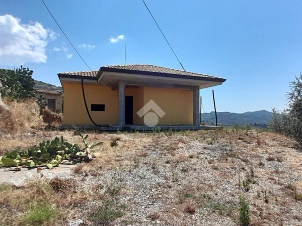 casa indipendente in vendita ad Alatri