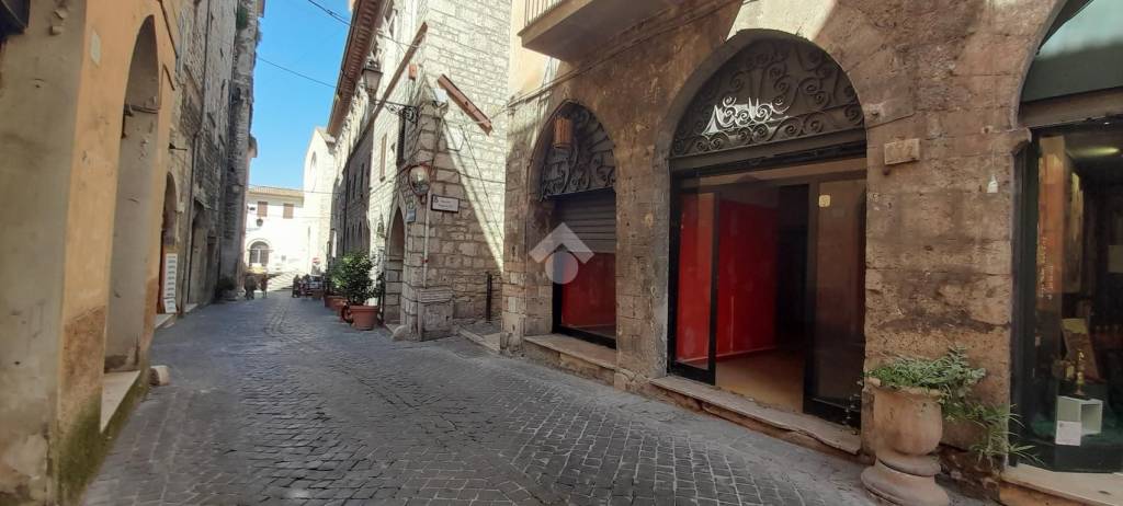 negozio in vendita ad Alatri
