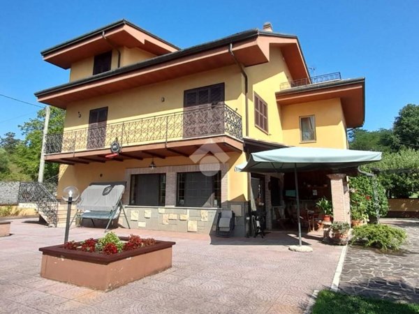 casa indipendente in vendita ad Alatri