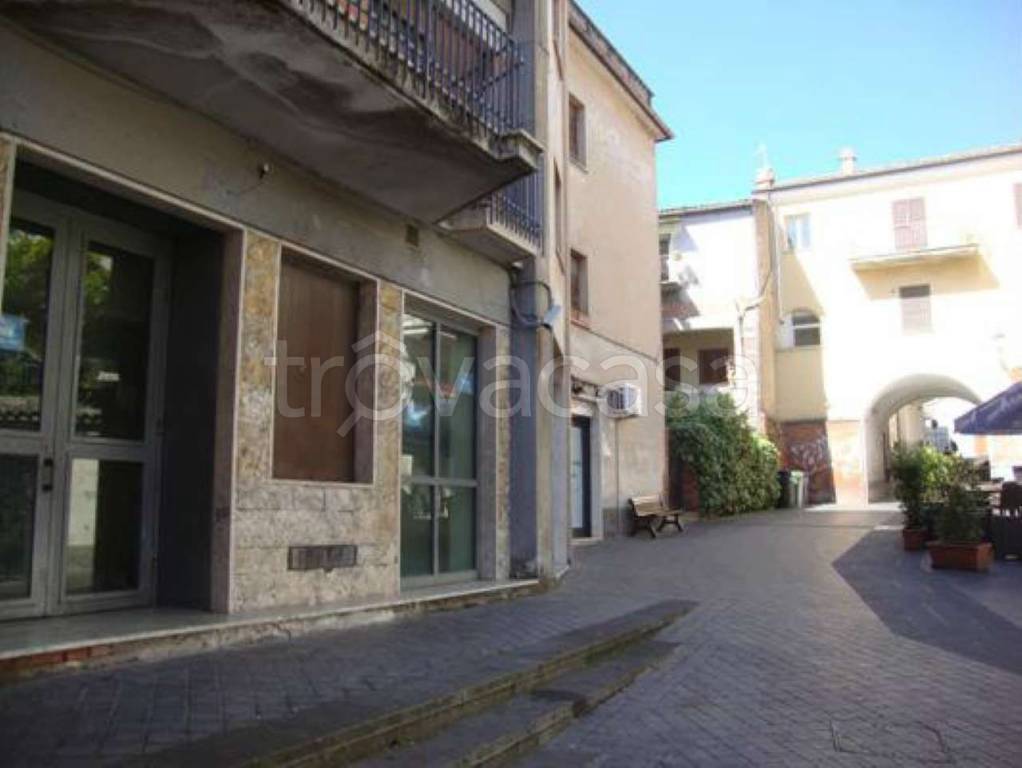 negozio in vendita ad Alatri