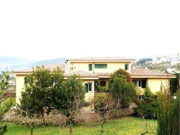 casa indipendente in vendita ad Alatri