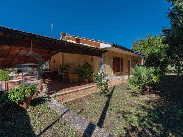 casa indipendente in vendita ad Alatri