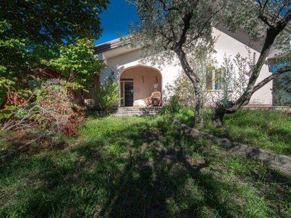 casa indipendente in vendita ad Alatri