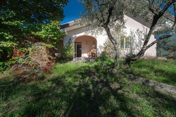 casa indipendente in vendita ad Alatri