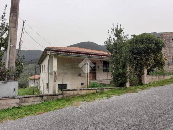 casa indipendente in vendita ad Alatri