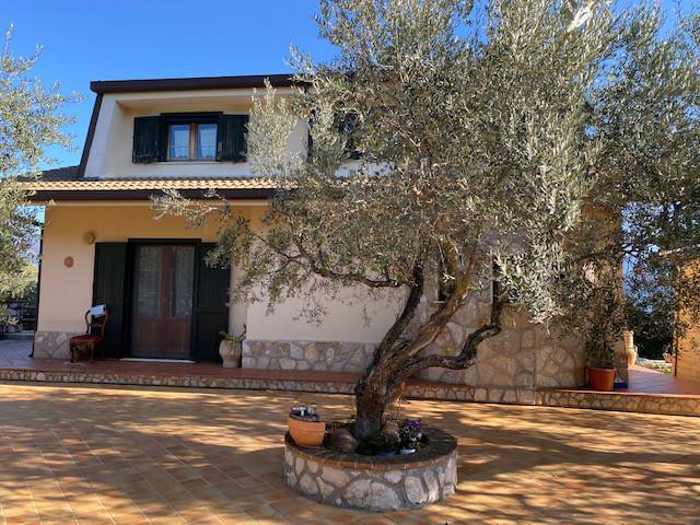 casa indipendente in vendita ad Alatri