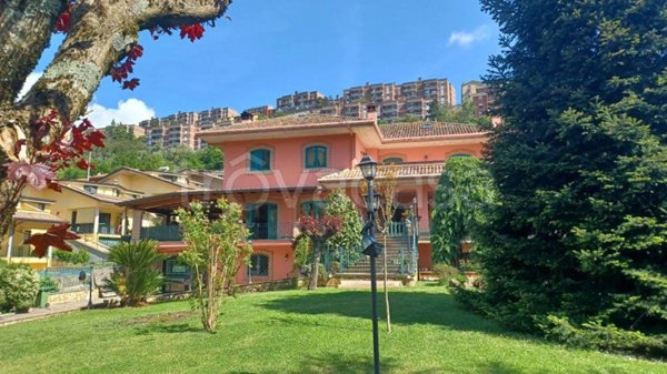 casa indipendente in vendita ad Alatri