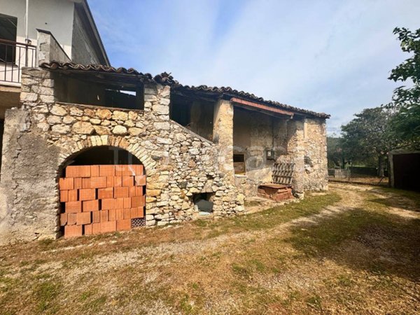 casa indipendente in vendita ad Alatri in zona Tecchiena