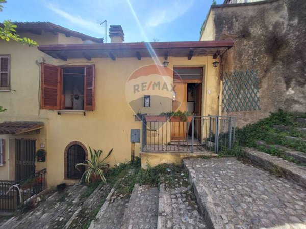 casa indipendente in vendita ad Alatri