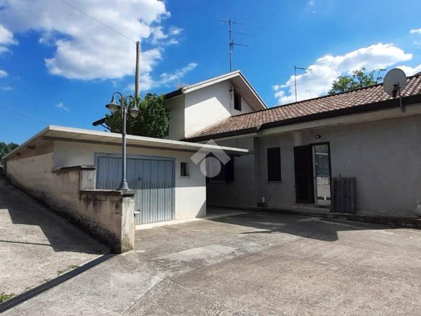 casa indipendente in vendita ad Alatri