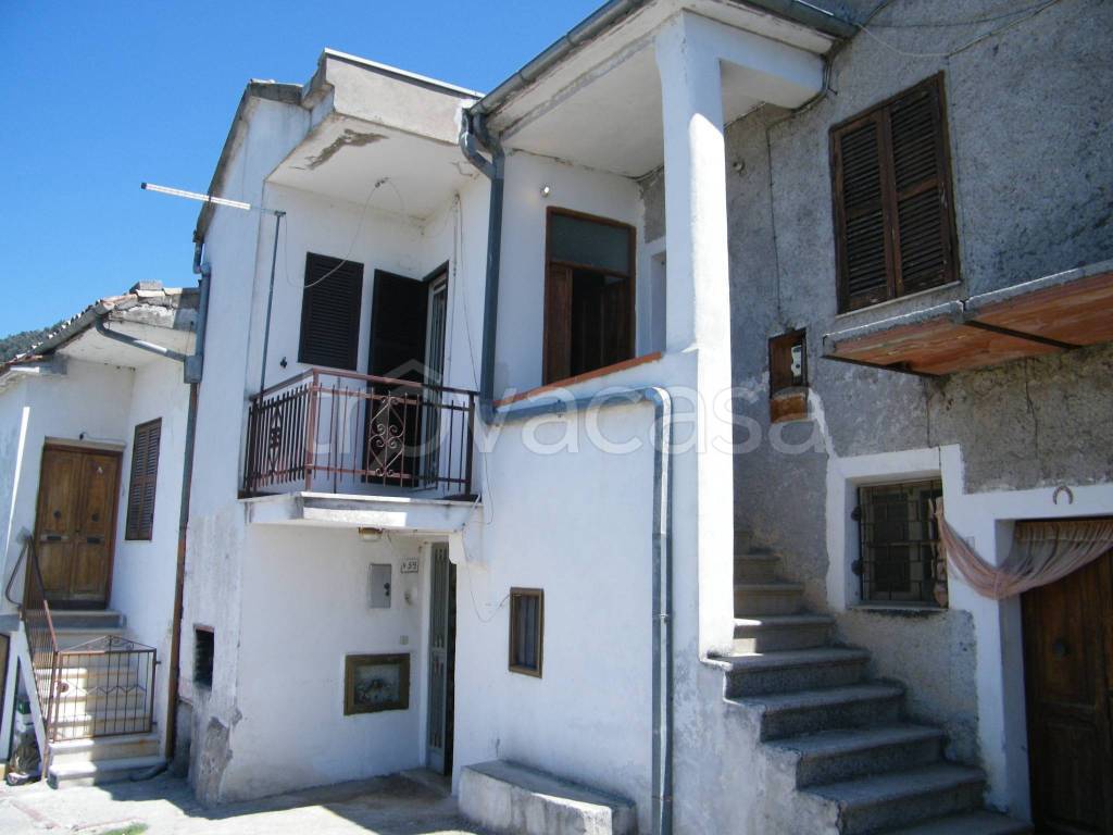 casa indipendente in vendita ad Alatri