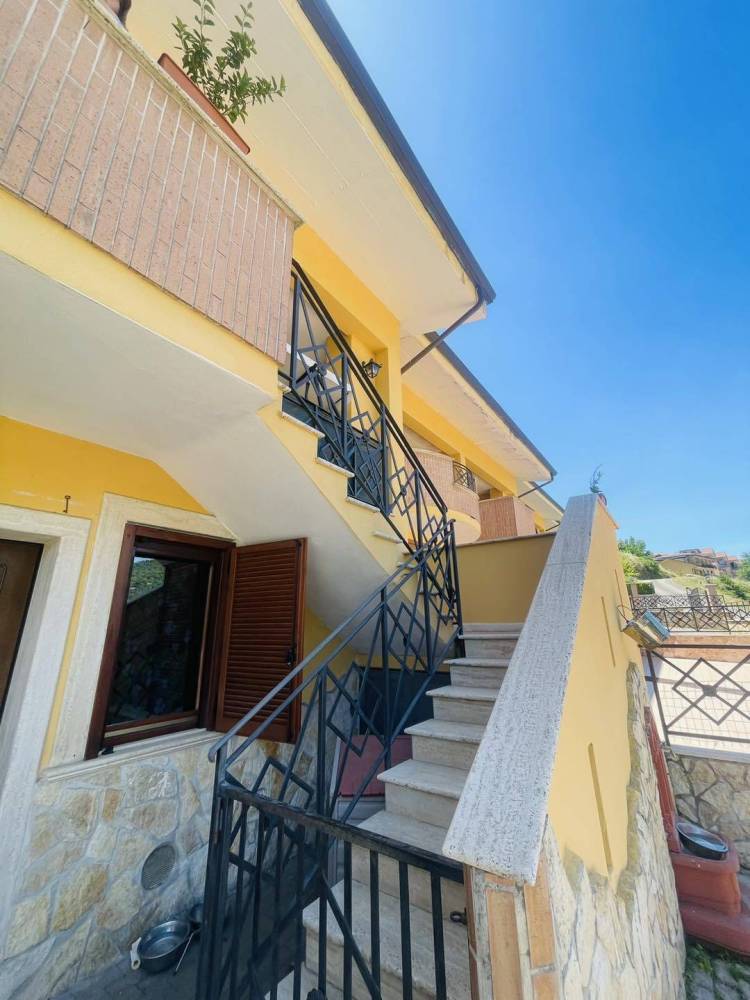 casa indipendente in vendita ad Alatri