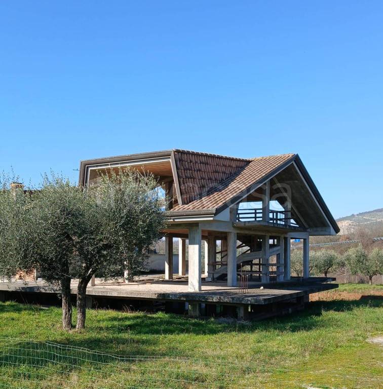 casa indipendente in vendita ad Alatri