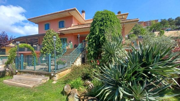 casa indipendente in vendita ad Alatri