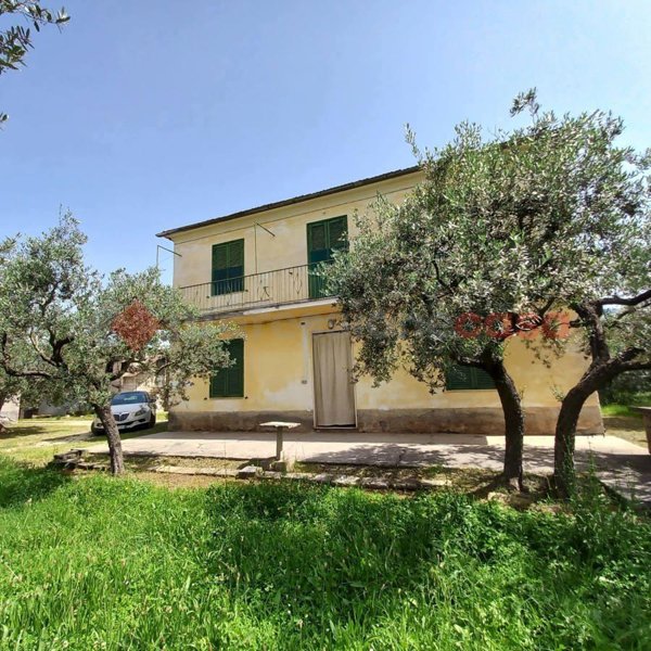 casa indipendente in vendita ad Alatri