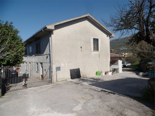 casa indipendente in vendita ad Alatri