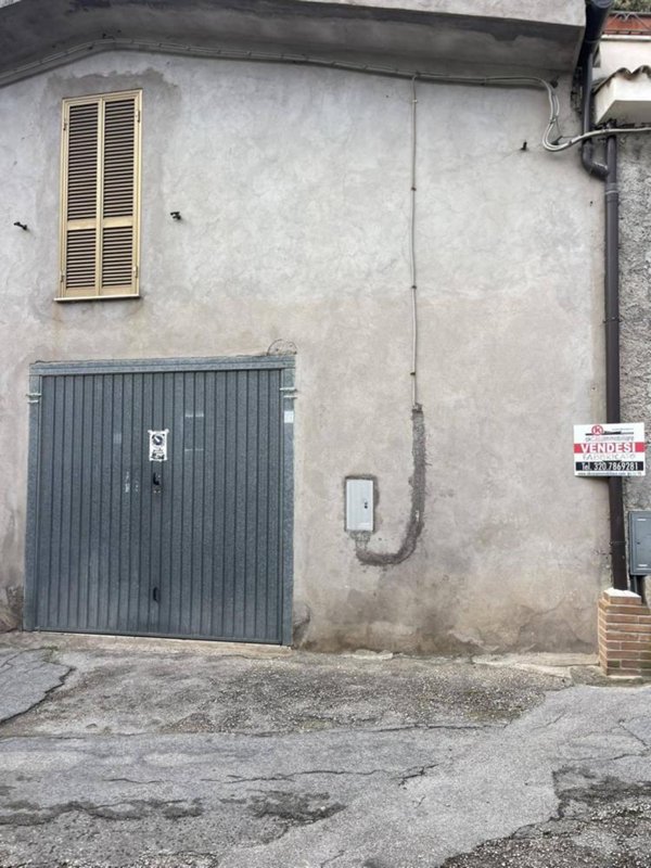 locale commerciale in vendita ad Alatri