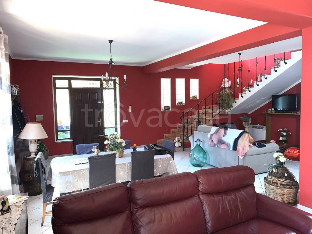 casa indipendente in vendita ad Alatri