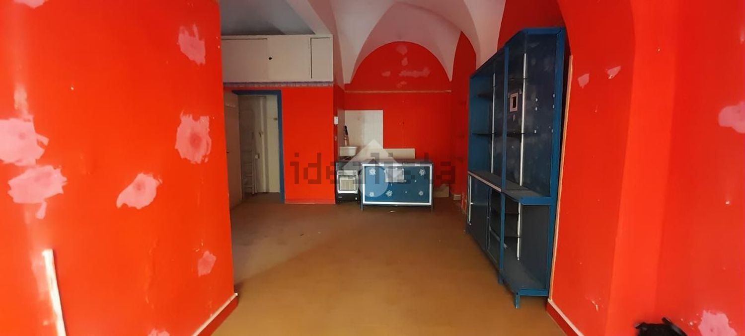 locale commerciale in vendita ad Alatri