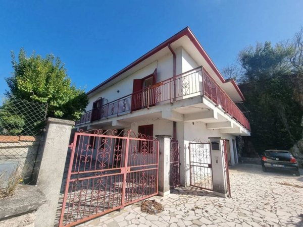 casa indipendente in vendita ad Alatri