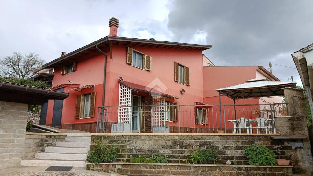 casa indipendente in vendita ad Alatri