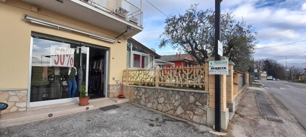 negozio in vendita ad Alatri in zona Tecchiena