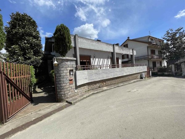 casa indipendente in vendita ad Alatri