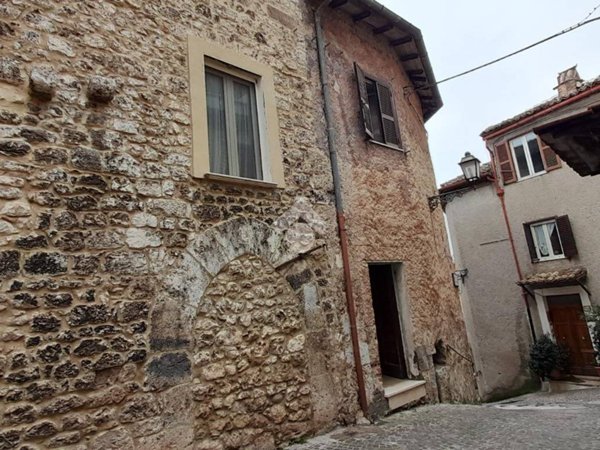 casa indipendente in vendita ad Alatri