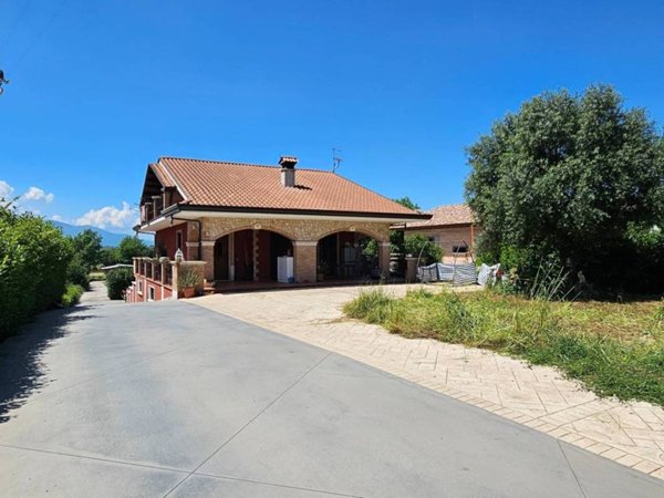 casa indipendente in vendita ad Alatri