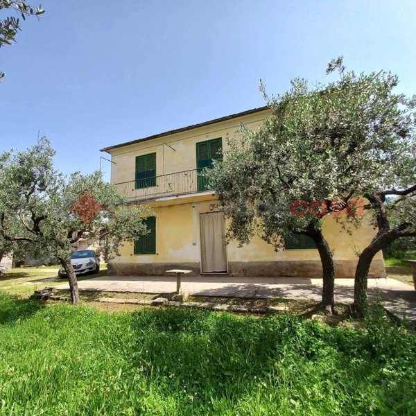 casa indipendente in vendita ad Alatri