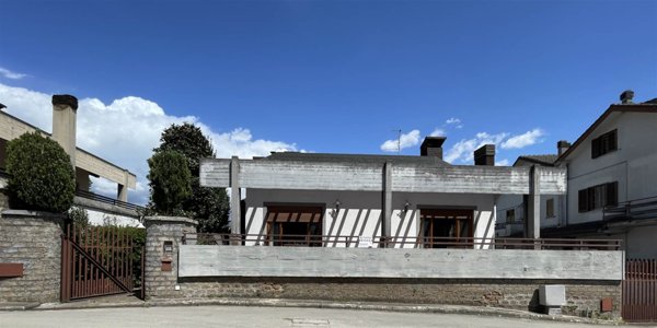 casa indipendente in vendita ad Alatri