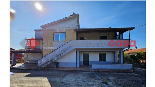 casa indipendente in vendita ad Alatri