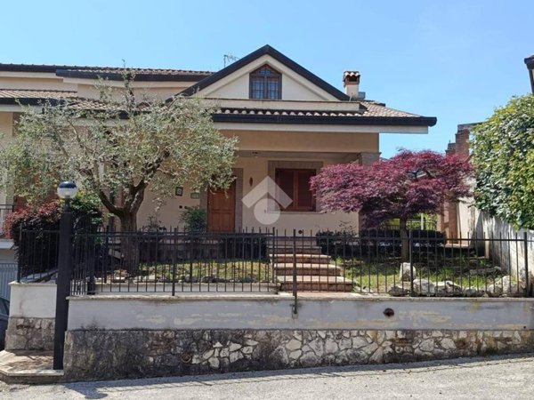 casa indipendente in vendita ad Alatri